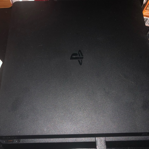 PS4 - Picture 2 of 2